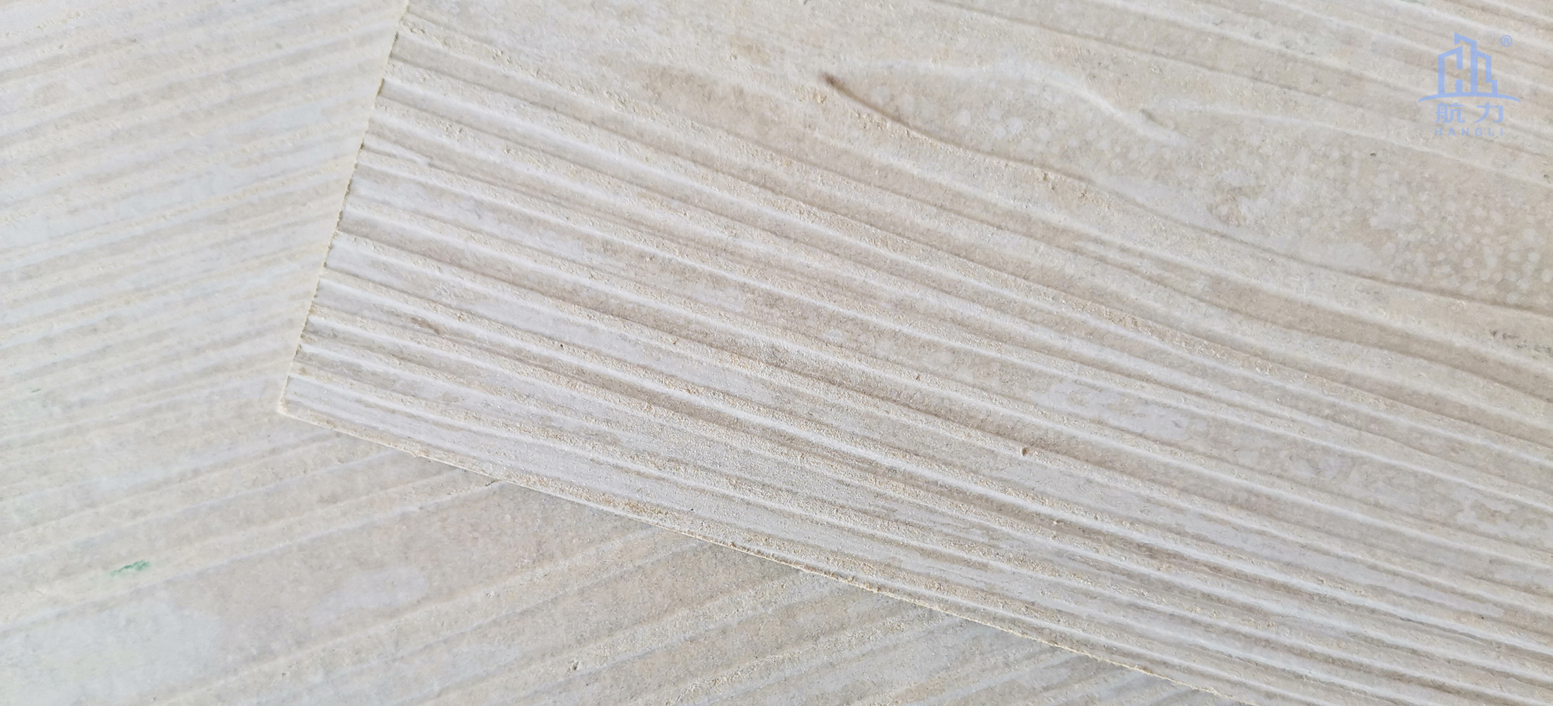 木紋水泥板系列的規(guī)格是：長度3050mm，寬度192mm